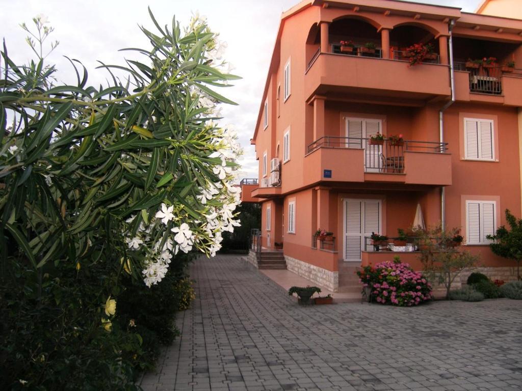 Apartments Juran Sukosan Exterior photo